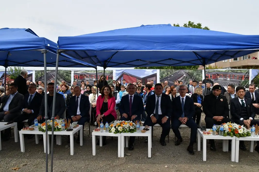 2 Kemal Darcan Ortaokulu Temel Atma Töreni GerçekleştirildiKemal Darcan Ortaokulu Temel Atma Töreni Gerçekleştirildi